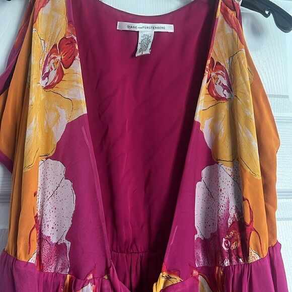 Diane Von Furstenburg Silk Wrap Dress - Beautiful Floral Colorful Summer Dress - Picture 3 of 7
